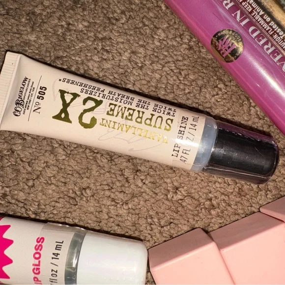 Bath & Body works Assorted Women’s Lip Oils & Glosses NEW - Picture 6 of 9